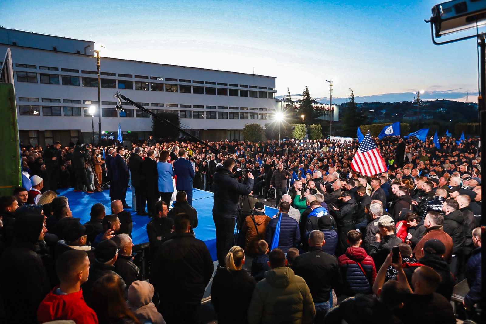 Berisha, pritje masive në Lezhë, bën krahasimin e 8 viteve ‘Berisha’ me 12 vitet ‘Ramë’
