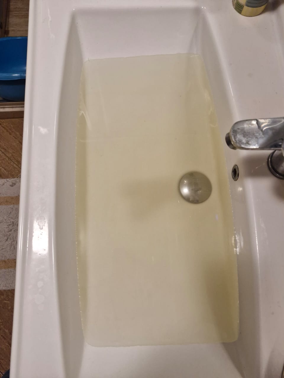 SKANDAL/ Komuna e Parisit: Nga rubinetat e cezmave rrjedh vetem llum i zi