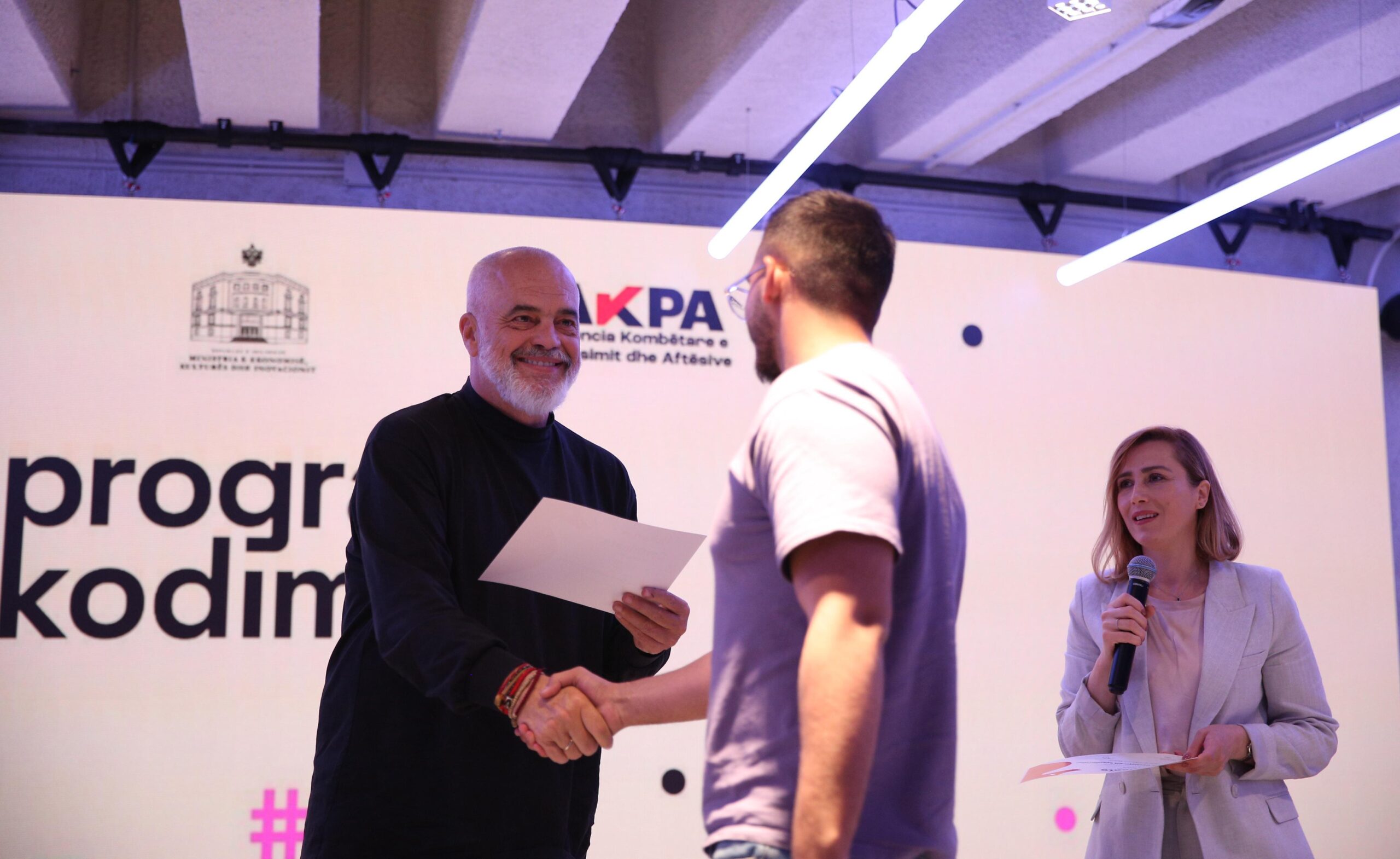 Programi i kodimit, Rama nxit të rinjtë të përfshihen