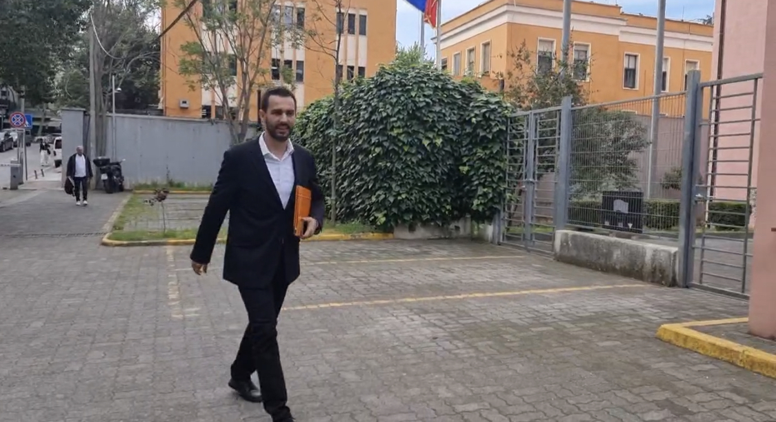 Bllokohet gjyqi mes Adriatik Lapaj dhe Agron Shehaj