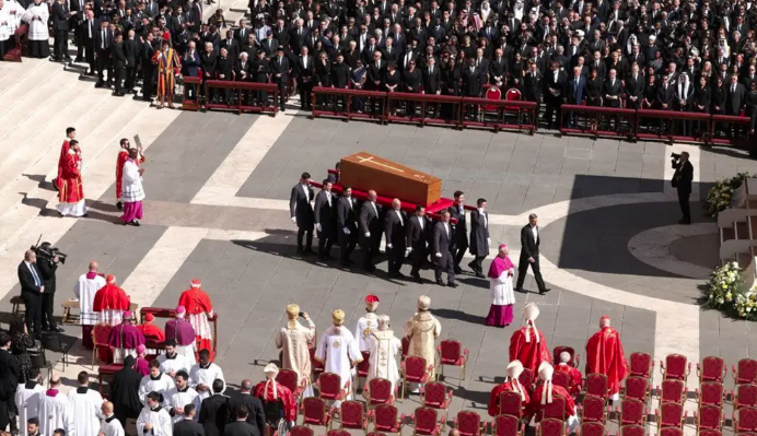 Në një botë miliarderësh, Papa Françesku la vetëm 100 dollarë pas vetes