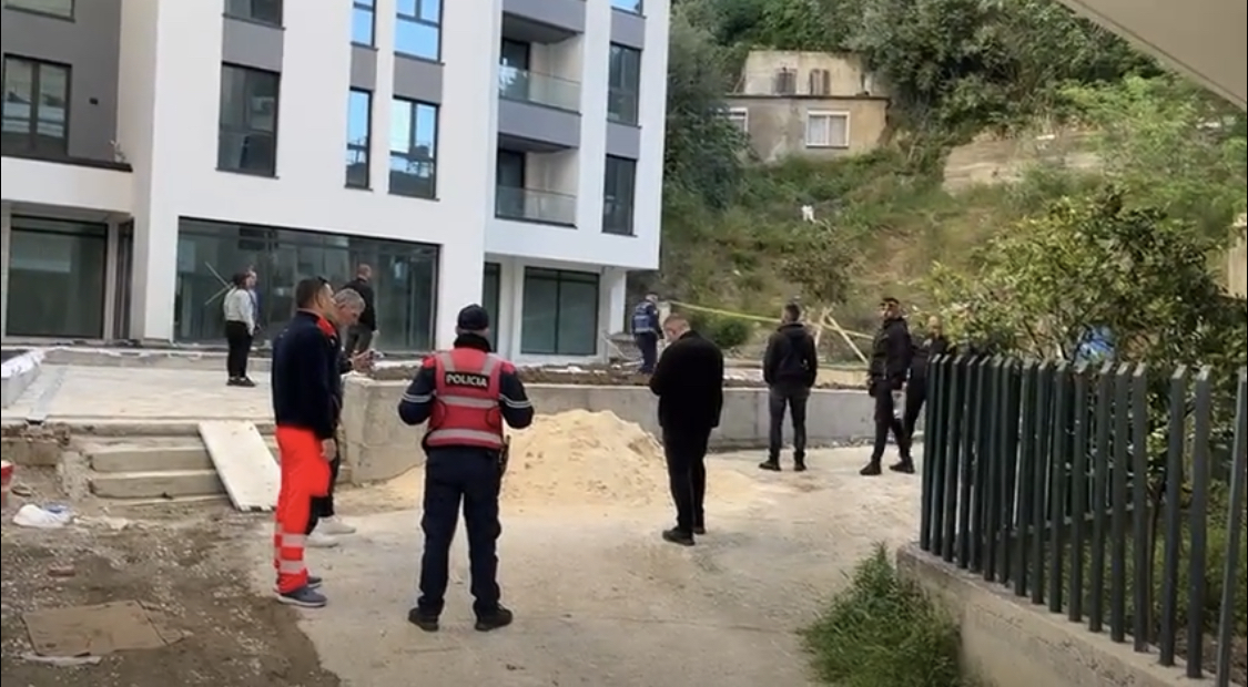 EMRI/ Vrasje në Vlorë, qëllohet me 3 plumba para shtëpisë 58 vjeçari. Kush ishte viktima