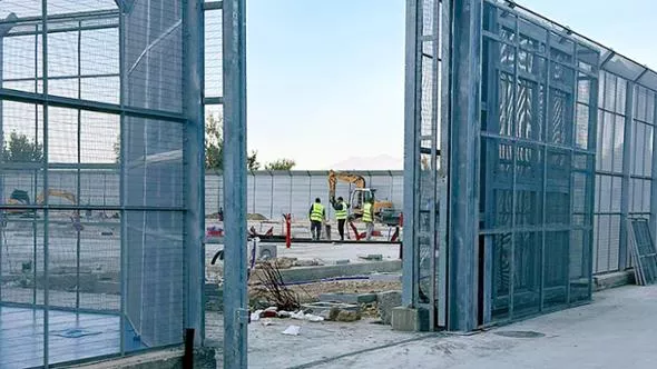 Media italiane jep alarmin, ikin nga kampi i Gjadrit 16 refugjatë