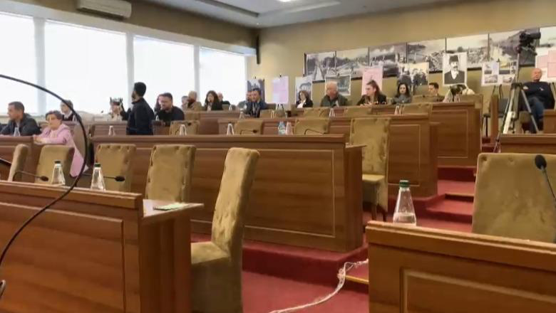 Këshilltarët e Tom Doshit bojkotojnë vendimet e PD në këshillin bashkiak në Shkodër bashkë me ata të PD