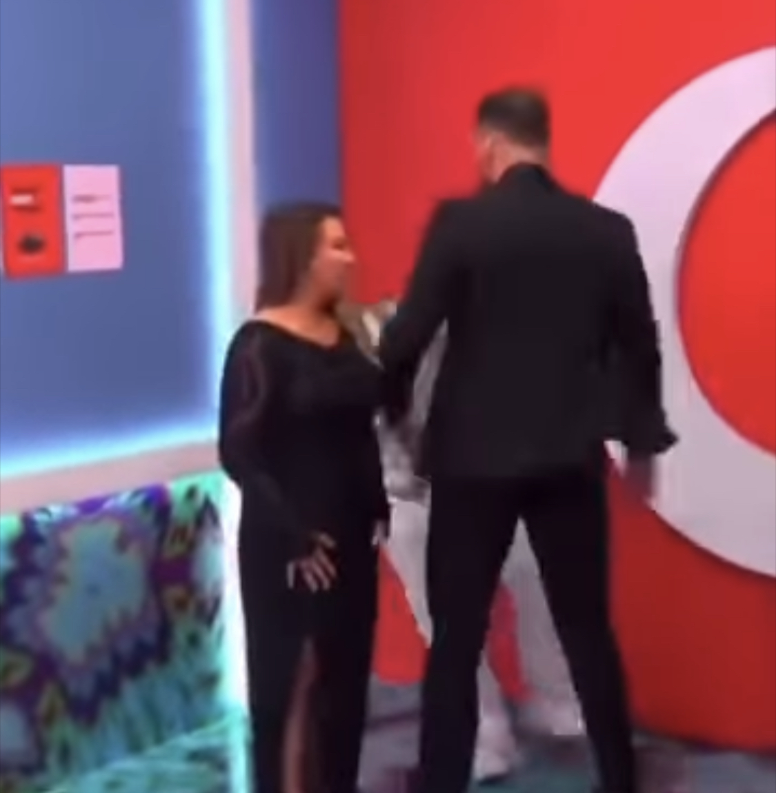 PAMJET/ Incident i rëndë në Big Brother në Top Channel, Jozi shtrin përtokë Gjestin. Thirret policia