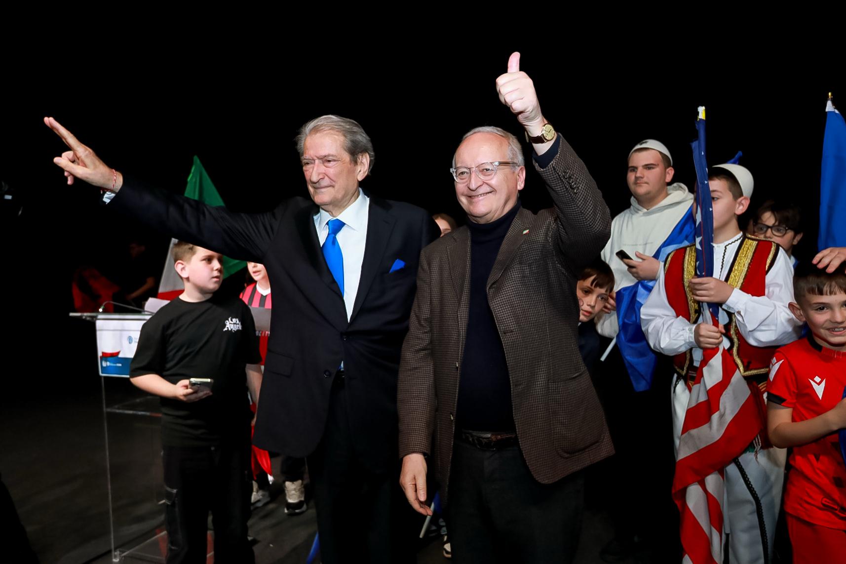 Deputeti i ‘Forza Italia’, Maurizio Casasco: Votoni Sali Berishën, figurë e rëndësishme e politikës evropiane