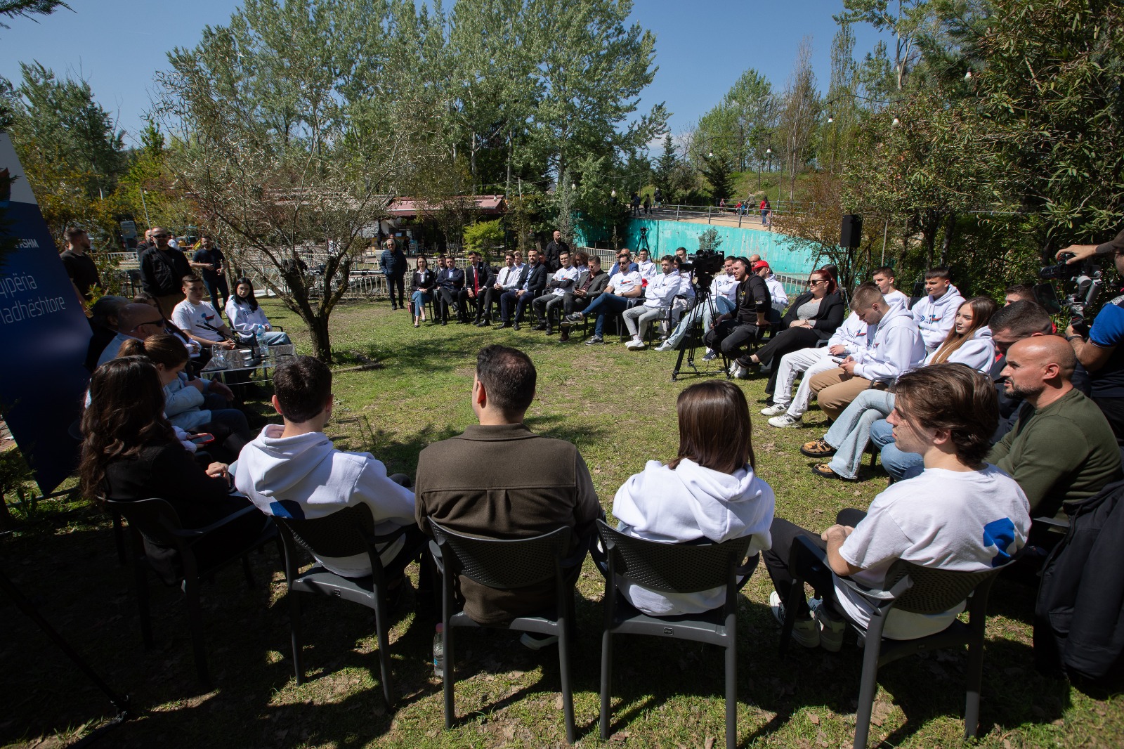 LaCivitas me të rinjtë demokratë, këshillat për fushatën në rrjete sociale dhe takimet kokë më kokë