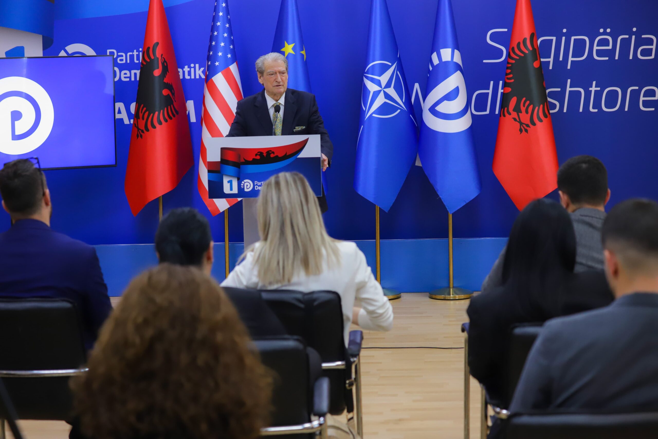 EMRAT/ “Krimi futi në parlament 28 deputetë! Vetëm katër prej tyre morën 80 mijë vota”