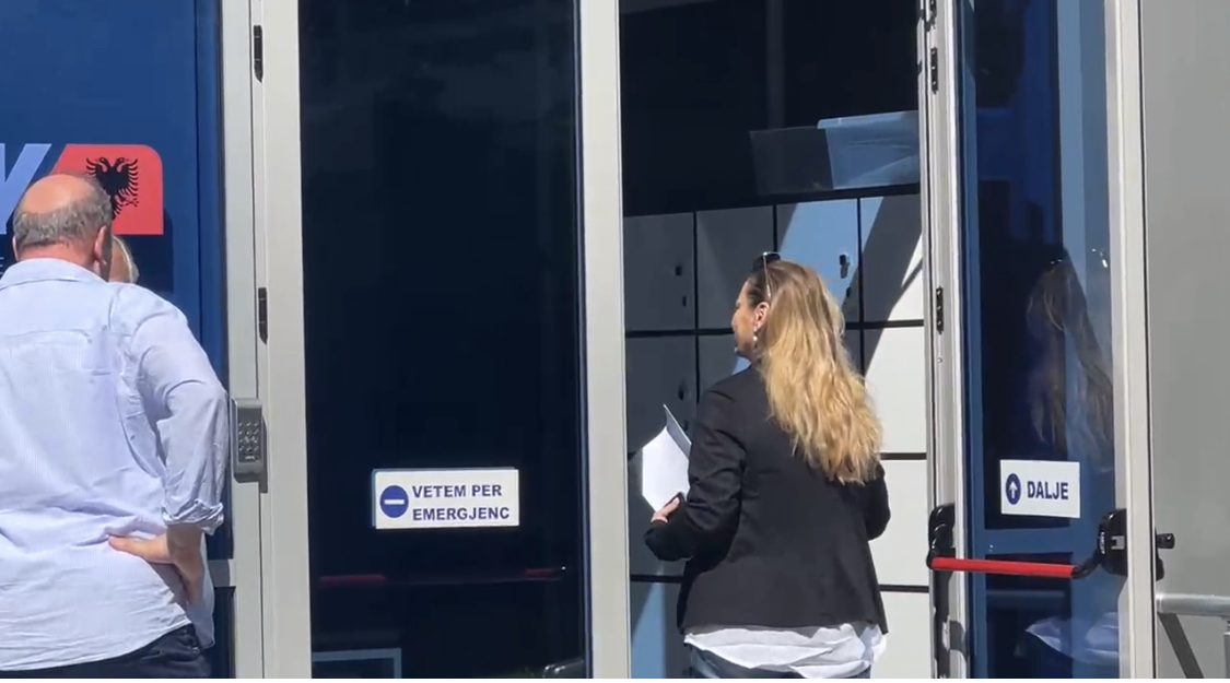 Vokshi në SPAK, dokumenta shtesë për padinë ndaj Ogerta Manastirliut