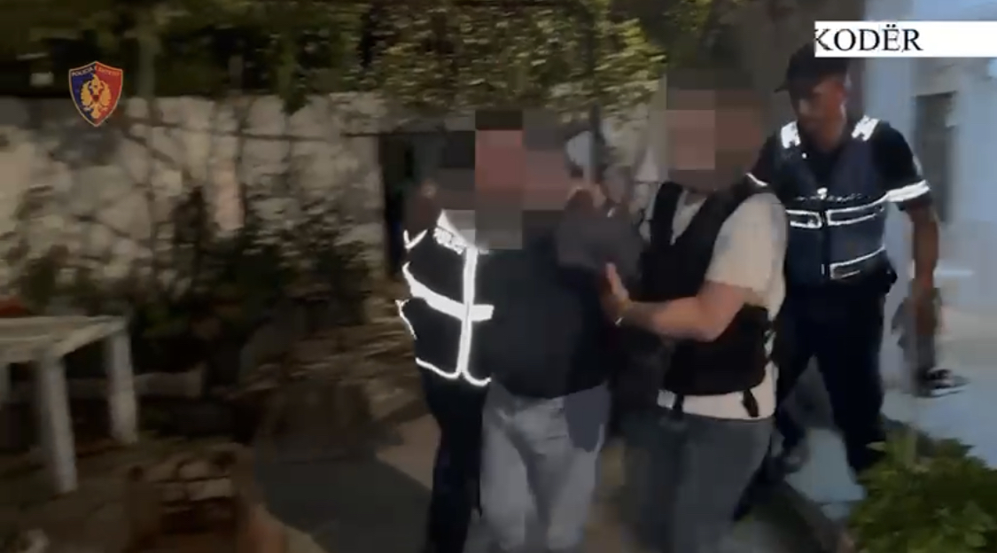 Zbulohet një bazë kriminale armësh në Rrencë, arrestohet ‘magazinieri’ 61-vjeçar