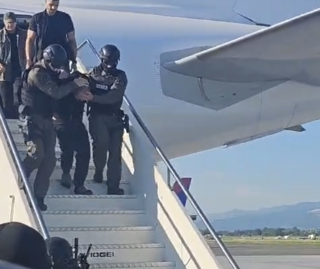 VIDEO/ Mbërrin në Rinas Florenc Çapja nën masa të forta sigurie