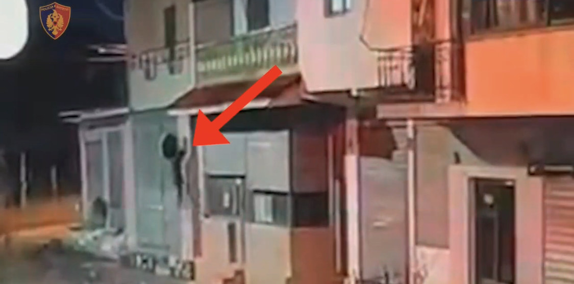 PAMJET/ Hajduti e dinte ku fshihej çelësi i makinës, u hodh si mace mbi dritare