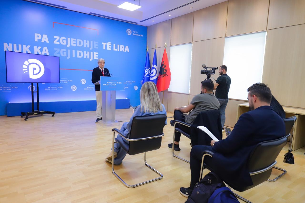 REZOLUTA/ Mbërrin rezoluta e parë që rrëzon zgjedhjet e 11 majit, Berisha jep lajmin