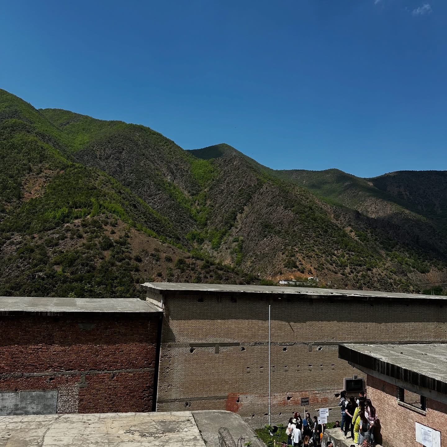 Rindërtimi në Spaç nga qeveria, protestë nga ish të burgosurit politikë