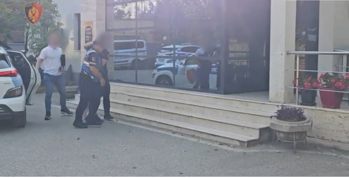 Hajduti i stacioneve të urbanëve kapet me një arsenal sendesh