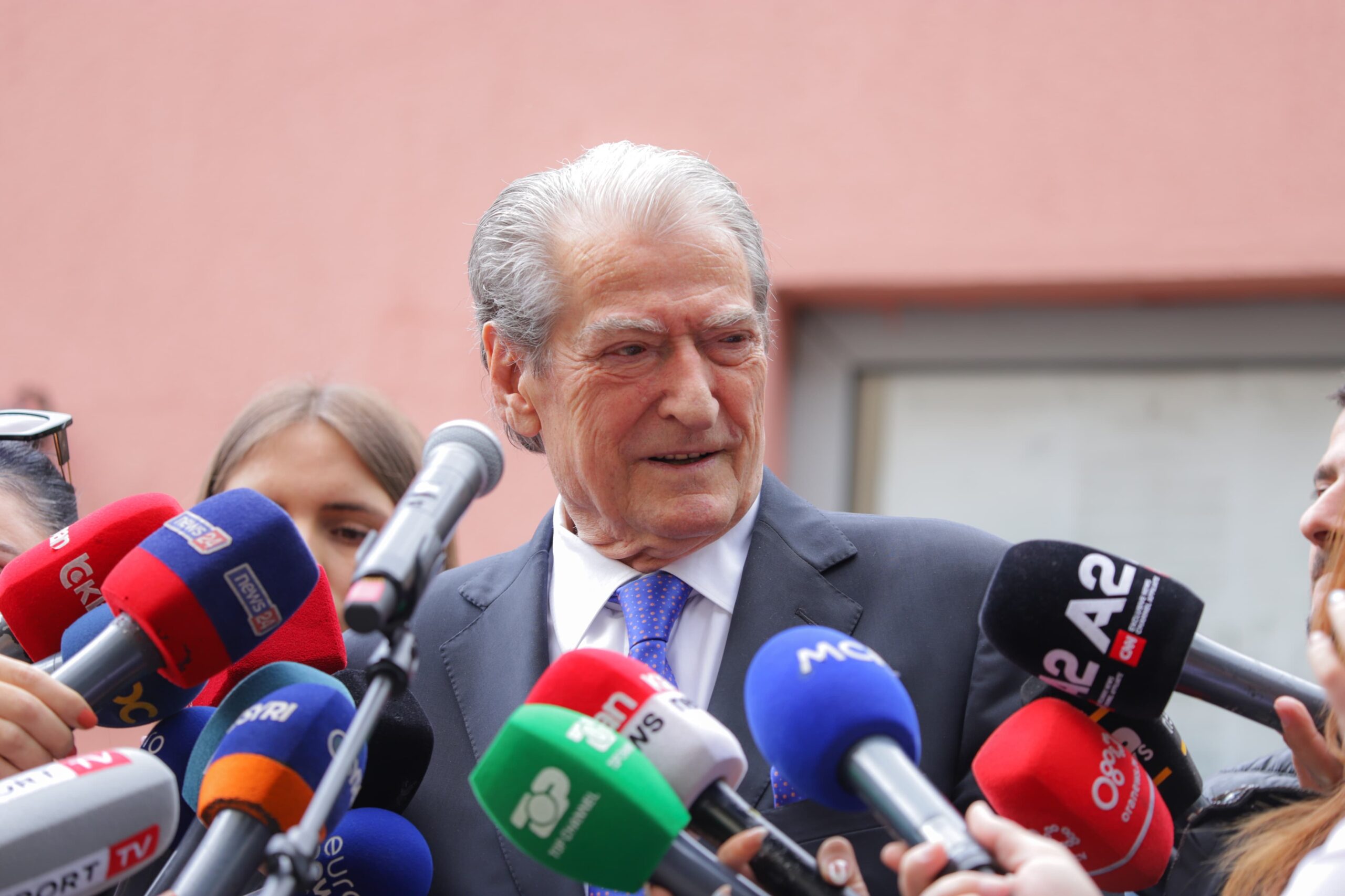 FAKSIMILE/ Berisha publikon kontratën e falsifikuar të Irenës, u pranua nga Vettingu