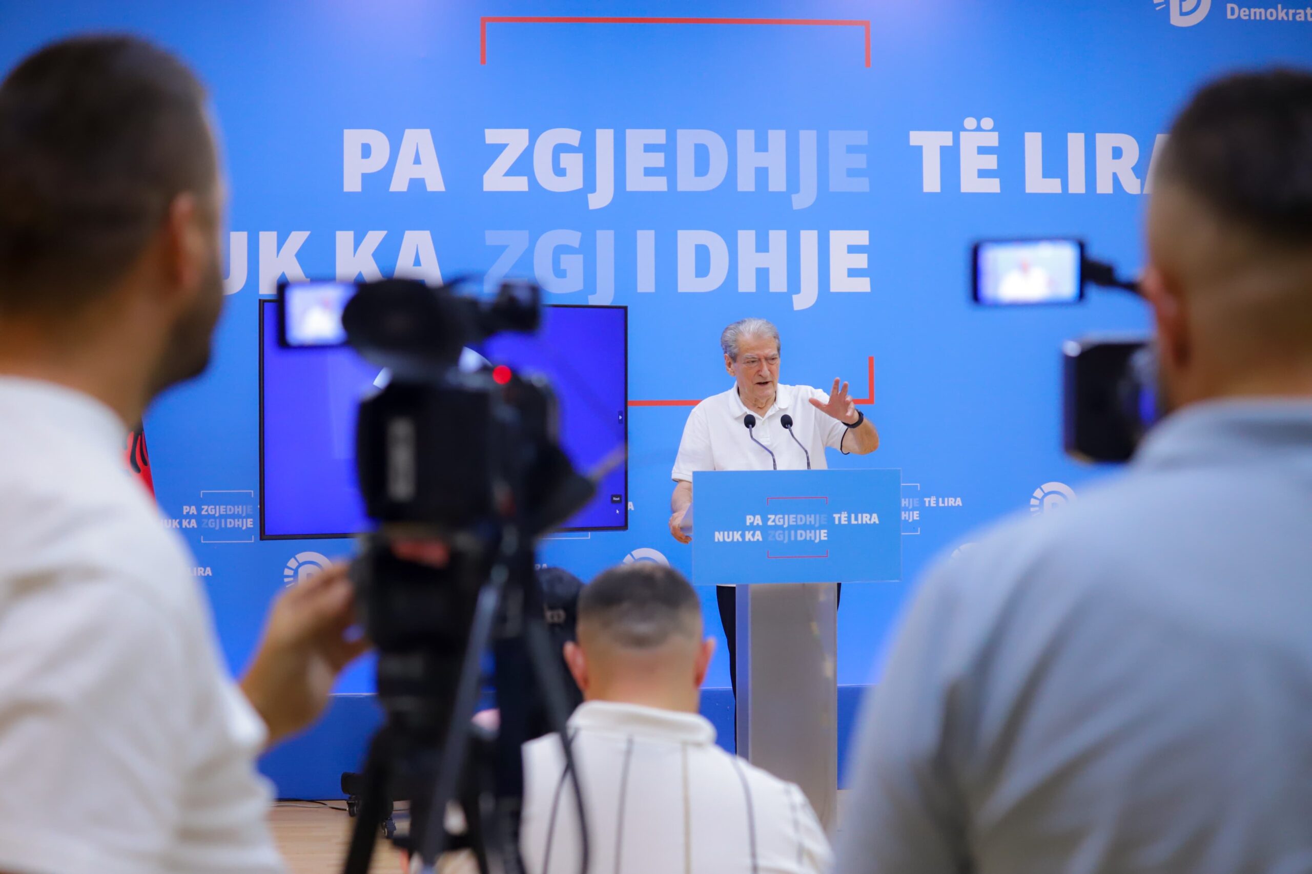 A po merret ministria e Brendshme nga krimi. Berisha alarmon: Kush është Çullhaj që emërua në sektorin shkencor të ministrisë