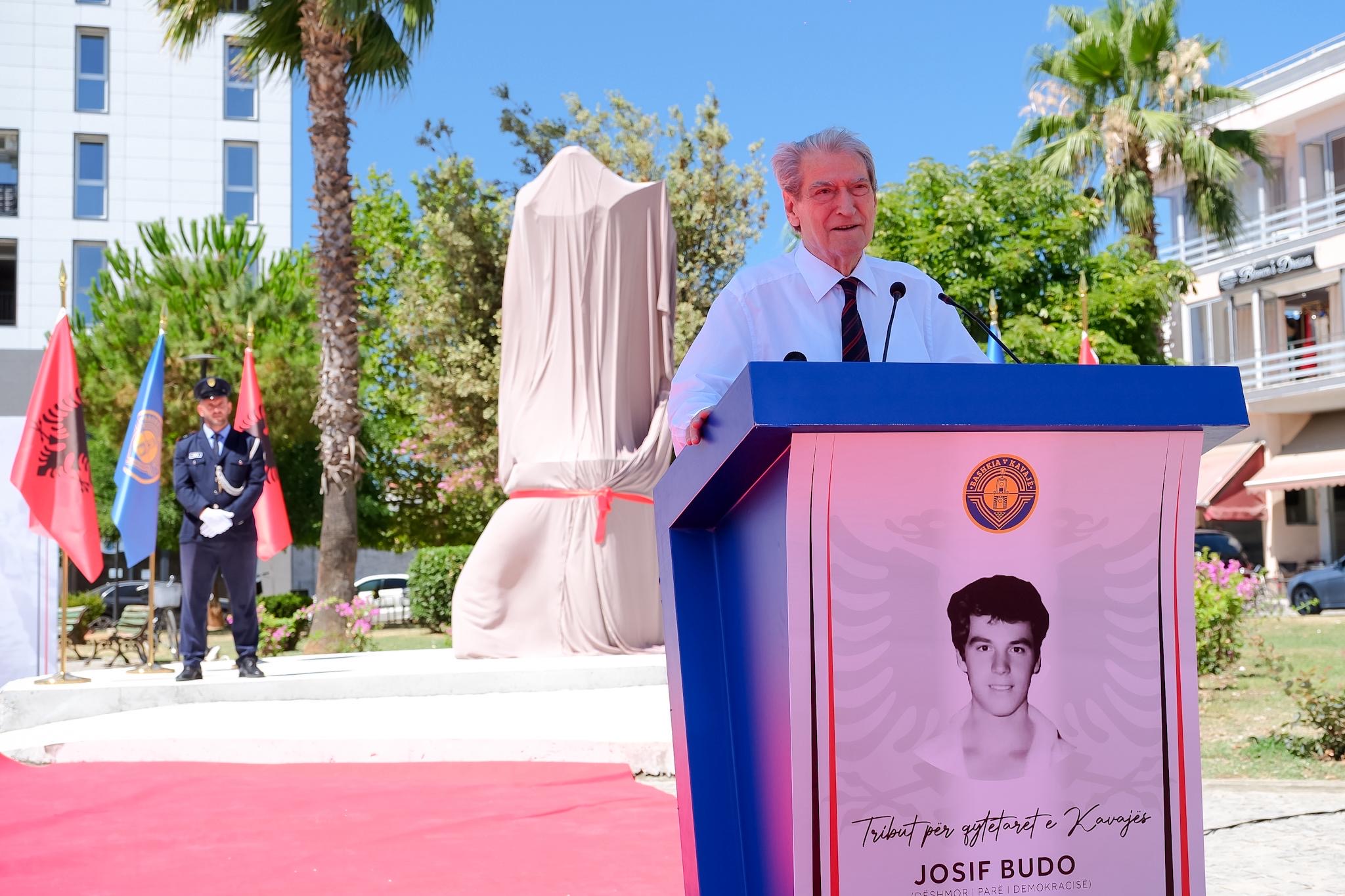 Berisha në Kavajë me ish ambasadorin gjerman: Sakrifica e Josif Budos, dritë dhe frymëzim për mbarë shqiptarët