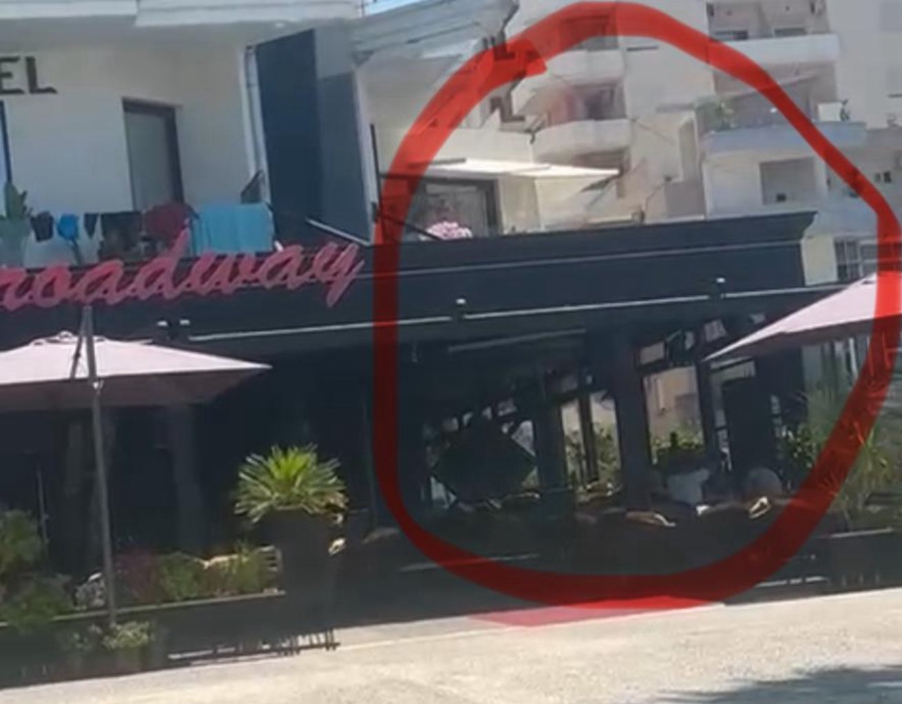 “Toka rreth pallatit ka pronarë vetëm banorët e pallatit”