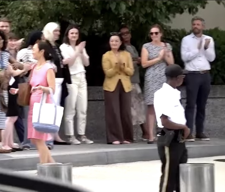 Shkarkohet Yuri Kim, shihet në protestën e punonjësve të larguar nga Departamenti Amerikan i Shtetit