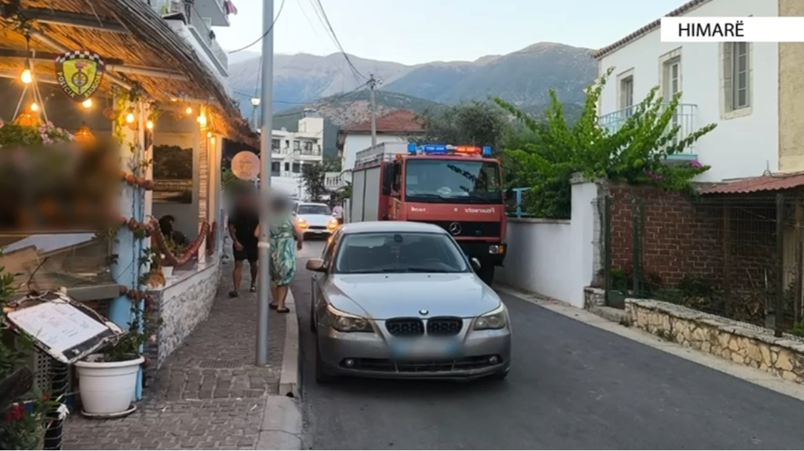 Parkoi dhe bllokoi zjarrfikësen, çfarë i ndodhi shoferit në Himarë