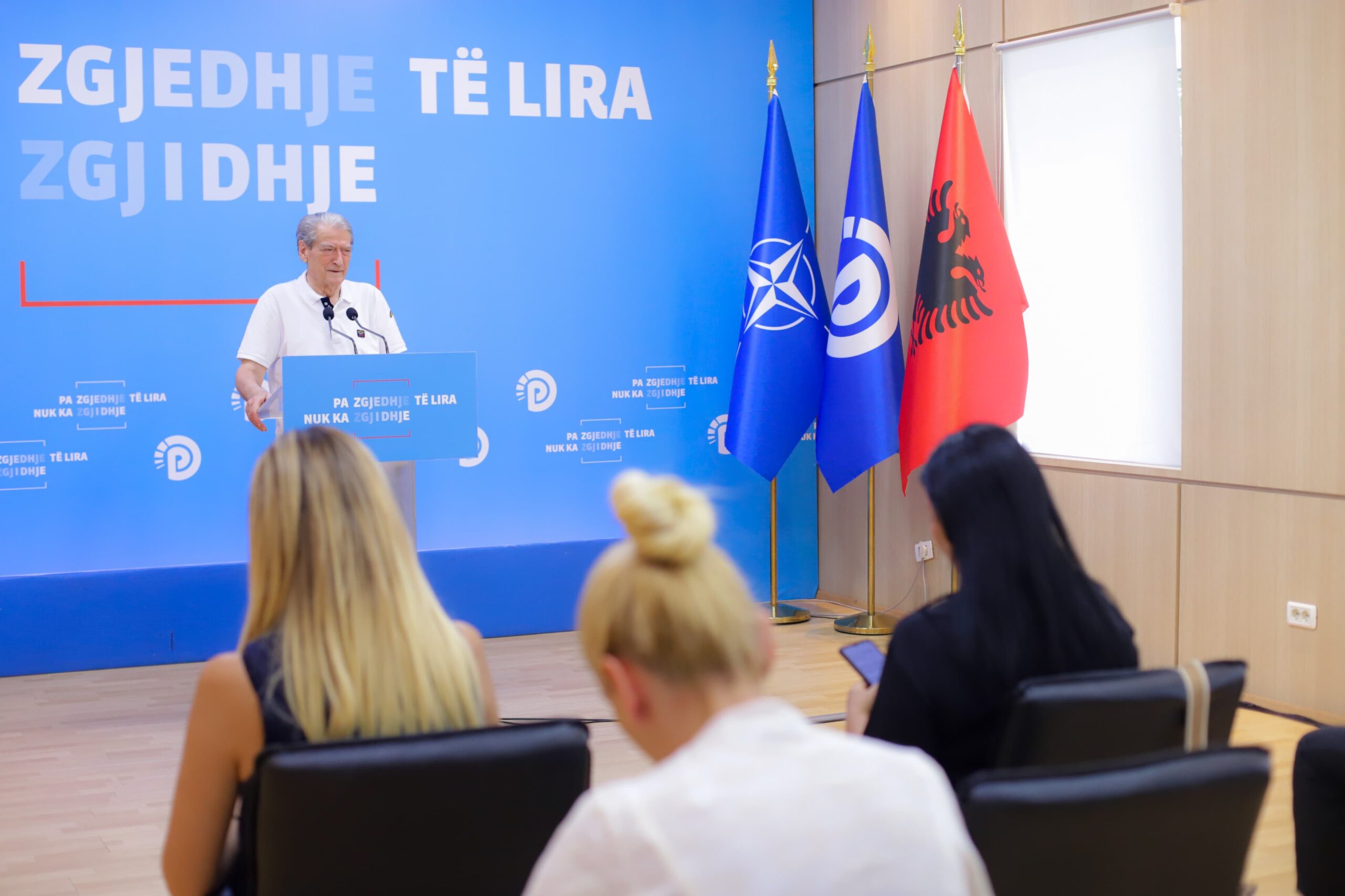 Berisha: Shkaku madhor i rënies dramatike të turizmit është narko-euroja! Narko-qeveria, mediat dhe operatorët po e fshehin këtë gjë