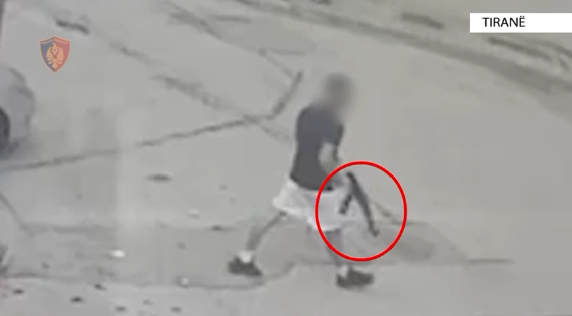 PAMJET/ Kombinat, qëllon në mes të rrugës me automatik mbi makinën e tjetrit pas një rrahje me 6 persona të përfshirë