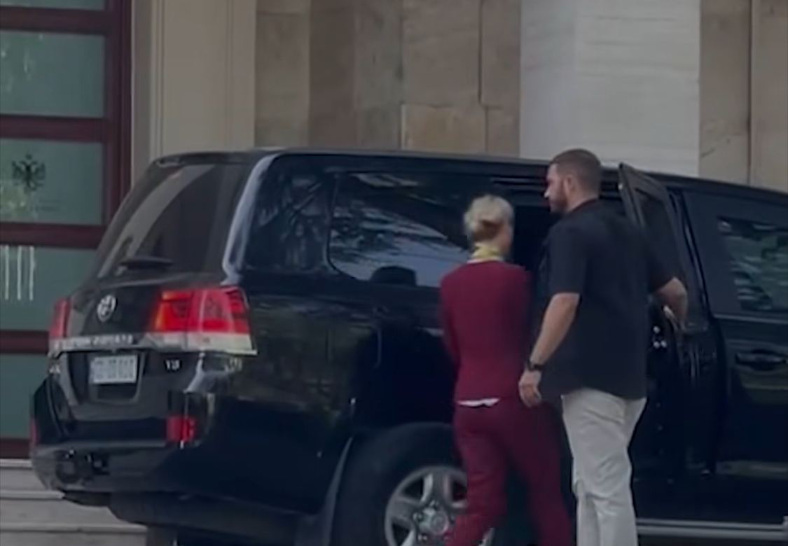 Nancy VanHorn zhvillon takim në Kryeministri, pa u takuar me Ramën