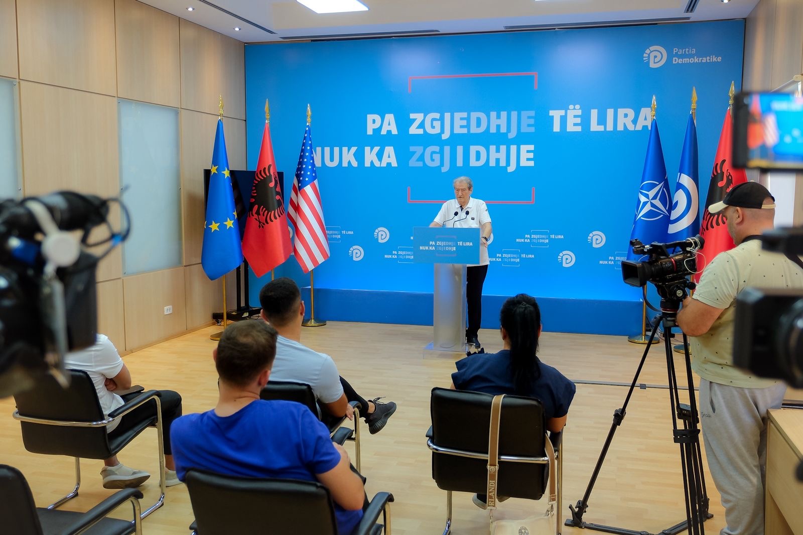 “A flet Lefteri, a flet Veliaj? Elvis Doçi ua përcakton kushtet po folën për Ramën”