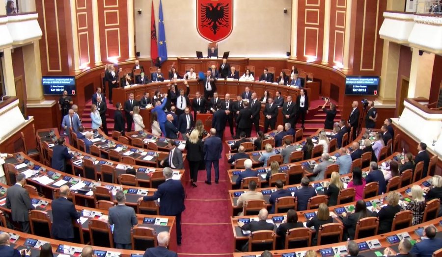 Qeveria votohet në pak minuta, Rama i dha fjalën Diellës për të nxitur tension