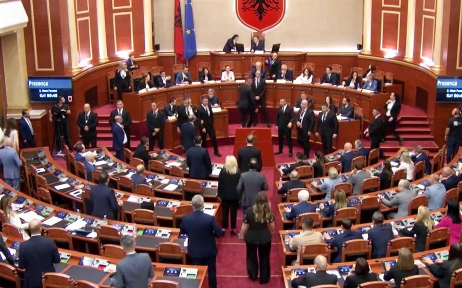 Qeveria votohet në pak minuta, Rama i dha fjalën Diellës për të nxitur tension